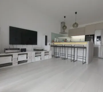Stan Zagreb (Mikulići), 180 m2 (garaža, vrt, terasa, konoba) - cover