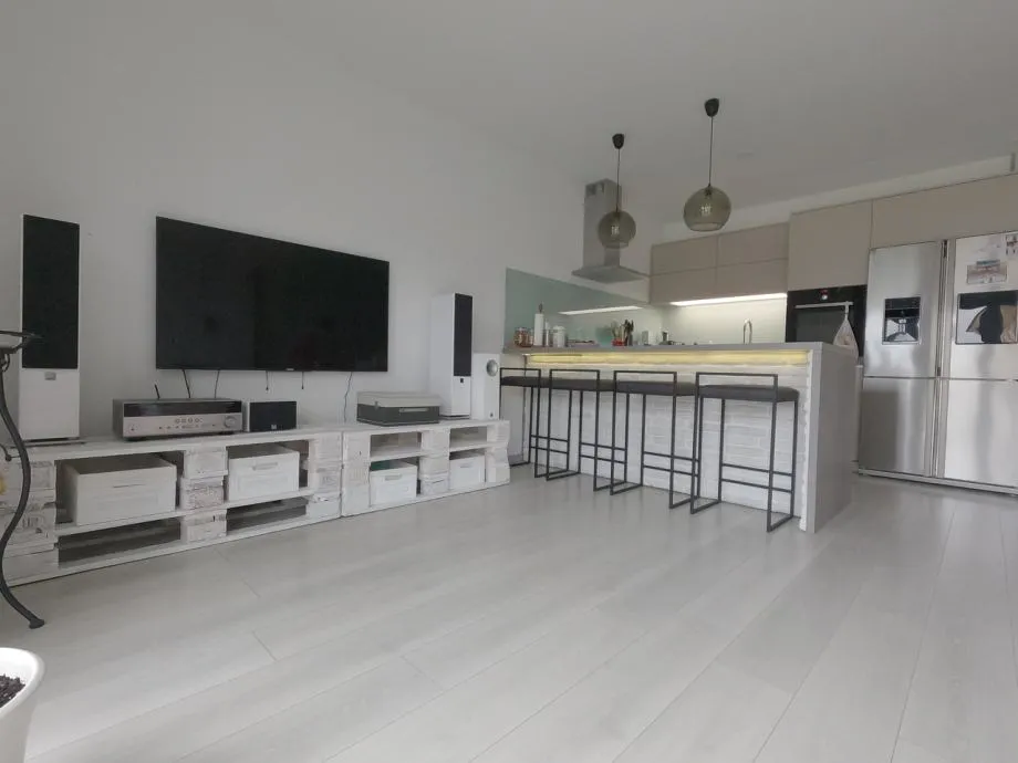 Stan Zagreb (Mikulići), 180 m2 (garaža, vrt, terasa, konoba) - cover