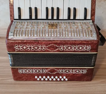 Harmonika Malbiš 16 basova sa koferom  - cover