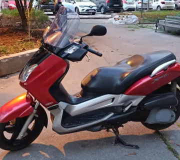 Yamaha X-MAX 250 - cover