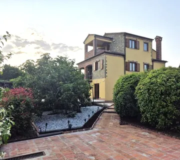 Kaštelir-Na Prodaji Kamena Kuća Sa Bazenom I Panoramskim Pogledom Na More - Kaštelir, Kaštelir-Labinci