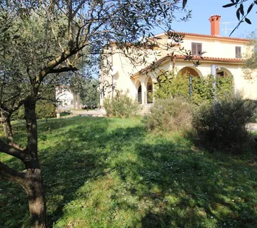 POREČ-KUĆA SA STANA NA 1500 m OD MORA - Poreč, Poreč