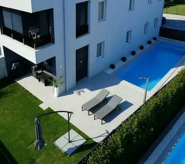 Novigrad-Stan U Prizemlju Sa Bazenom Na Prodaji - Novigrad, Novigrad