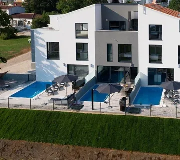 Moderna obiteljska kuća na odličnoj lokaciji – samo 400 m od mora !! - Poreč, Poreč