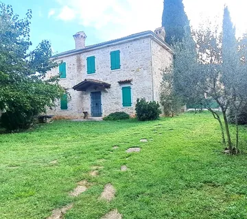 Poreč-Izvanredna Lokacija-Kuća Sa Dvorištem Na Prodaji - Poreč, Poreč