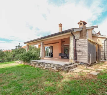 Poreč-Prizemnica Sa Bazenom I Studio Apartmanom Na Prodaji - Poreč, Poreč