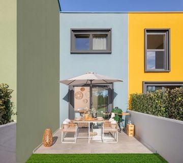POREČ-KUĆE U NIZU NA PRODAJI 950 M2 OD MORA - cover