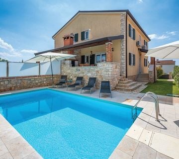 UMAG-DVOJNA KUĆA NA PRODAJI 300 M OD MORA - cover
