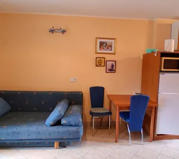 Červar-Porat -Garsonijera Na Prodaju 1 Kat - Červar-Porat, Poreč