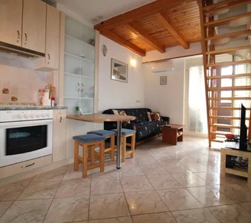 Červar Porat- Renovirani Stan Sa 3 Spavaće Sobe - Červar-Porat, Poreč