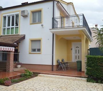 POREČ 2 km -KUĆA SA DVA STANA NA PRODAJI - cover