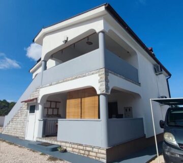 RAŽANAC-SAMOSTOJEĆA KUĆA S TRI APARTMANA I POGLEDOM NA MORE!!! (prodaja) - cover