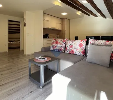 Istra, Poreč - stan u strogom centru 1. red do mora - cover