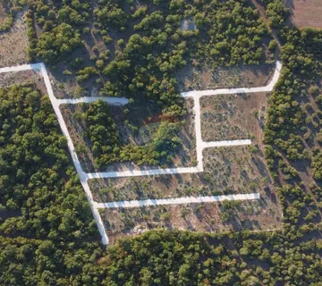 Istra, Barbariga, zemljište površine 590m2 - cover