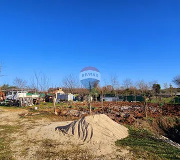 Istra, Umag - Negrađevinsko zemljište sa postoječim vodnim izvorom - cover