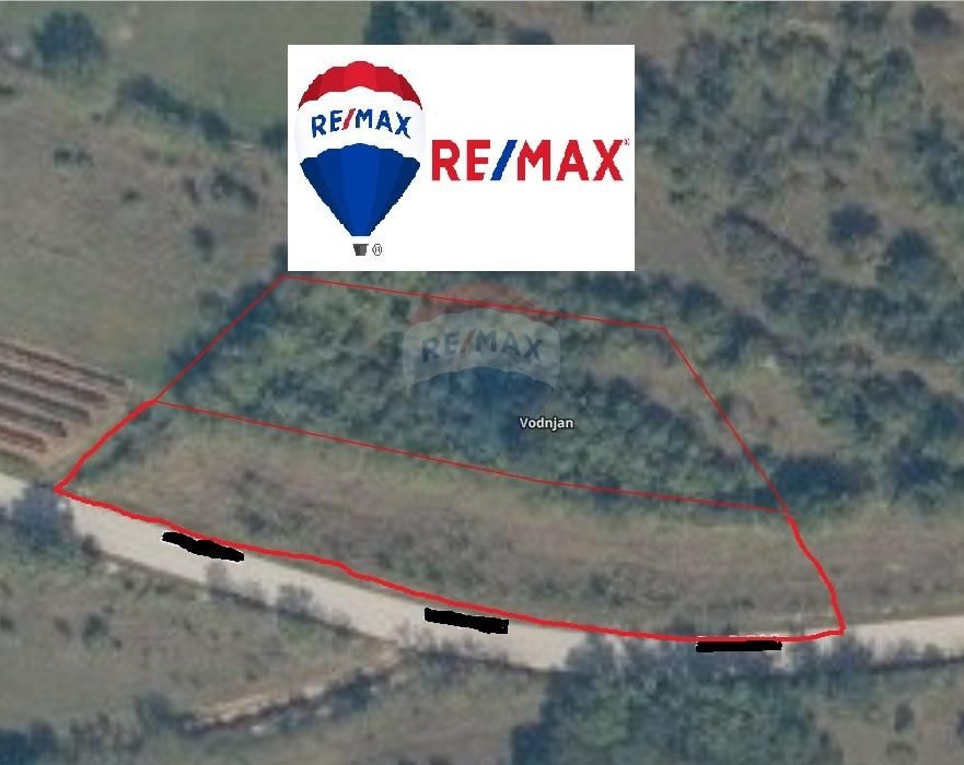 Istra, okolica Vodnjana, poljoprivredno zemljište uz lokalnu cestu - cover