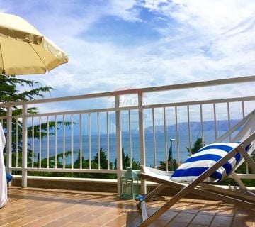Novi Vinodolski, stan sa panoramskim pogledom na more udaljen 250 metara do plaže - cover