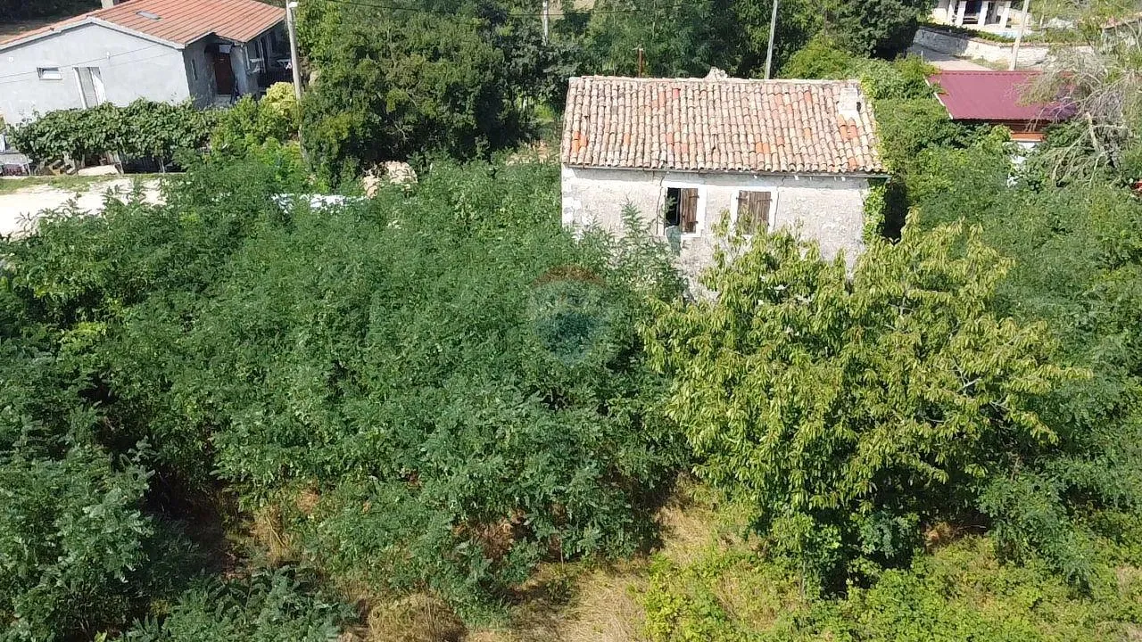 Istra , Poreč - Kamena kuća u okolici grada Poreča - cover