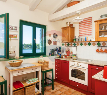 Rovinj,rustikalna kuća na moru-120m2 - cover
