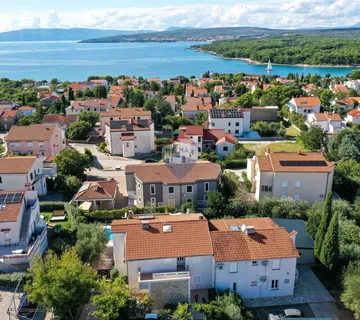 Otok Krk,Punat-obiteljska kuća s velikom okućnicom,pogled,blizina mora - cover