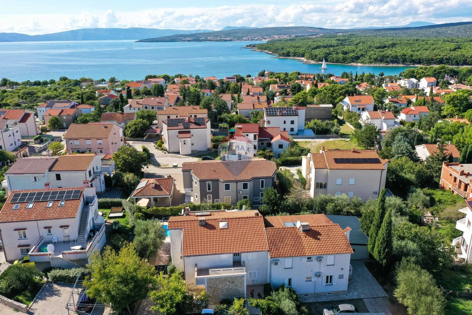 Otok Krk,Punat-obiteljska kuća s velikom okućnicom,pogled,blizina mora - cover