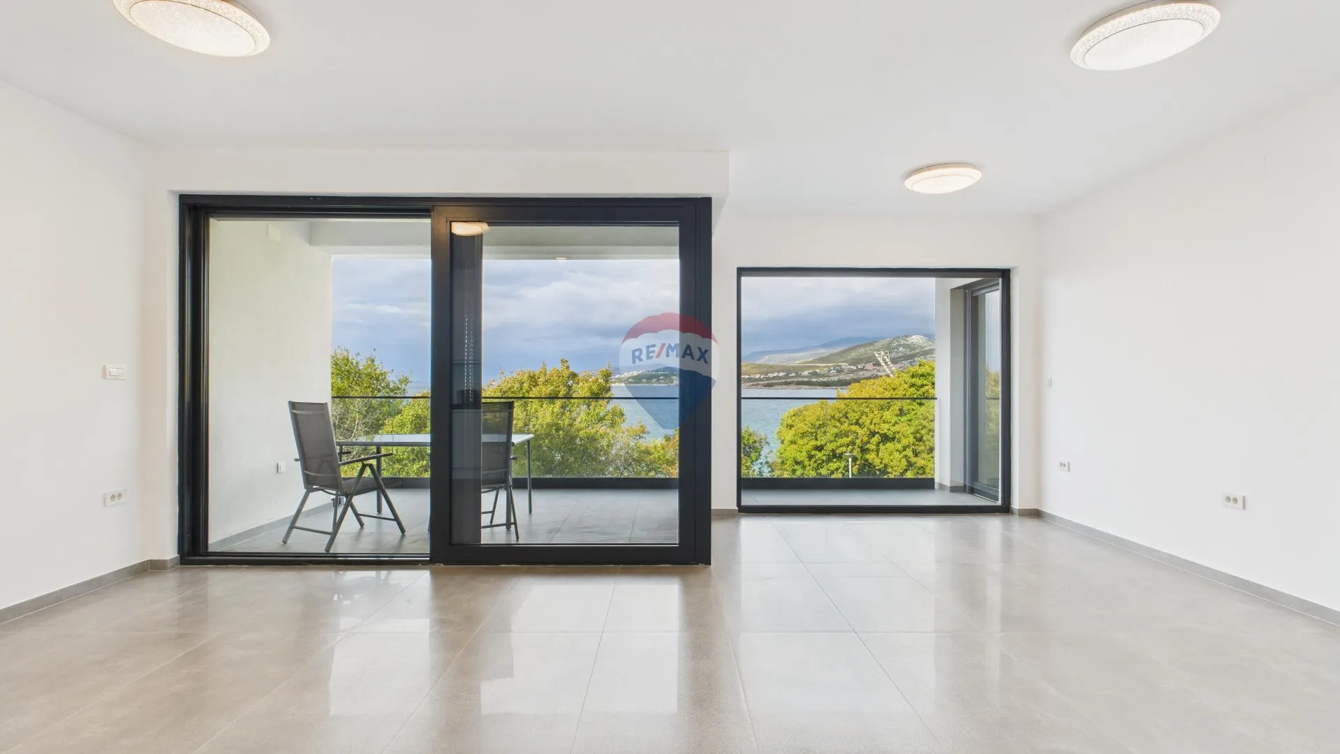 Novi Vinodolski, Klenovica - dvosoban stan prvi red od mora - cover