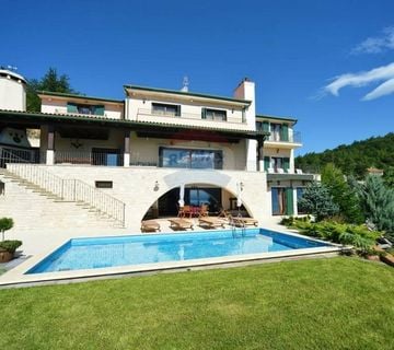 EKSKLUZIVNA VILA 600 m2 - KOMPLETNO UREĐENA - cover