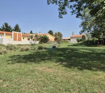 Istra, Svetvinčenat - građevinsko zemljište u centru - cover