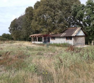 Istra, Poreč okolica- parcela sa legaliziranom kućom od 25m2 i pomoćnim objektom 26m2 - cover