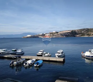 Kraljevica, garsonijera, 28 m2 uz more, top lokacija - cover