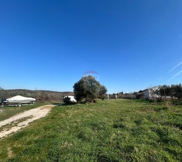 Rovinj, kućica od 45 m2 sa velikom okućnicom  - cover