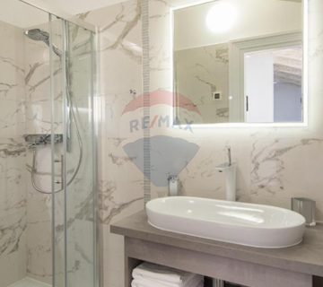 Poreč, okolica, istarska kamena kuća sa pogledom na more i 4 luksuzna apartmana - cover