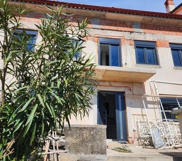 Kostrena, starina u završnoj fazi rekonstrukcije - s 5 stambenih jedinica - cover