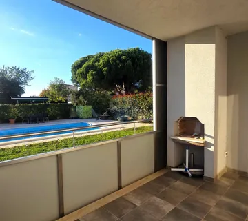 Istra,Novigrad-Dvosobni stan u prizemlju s vrtom i bazenom - cover