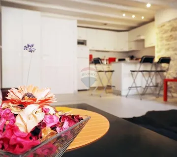 Istra, Rovinj, centar, mirna ulica, potpuno renoviran i namješteni stan 42 m2 - cover