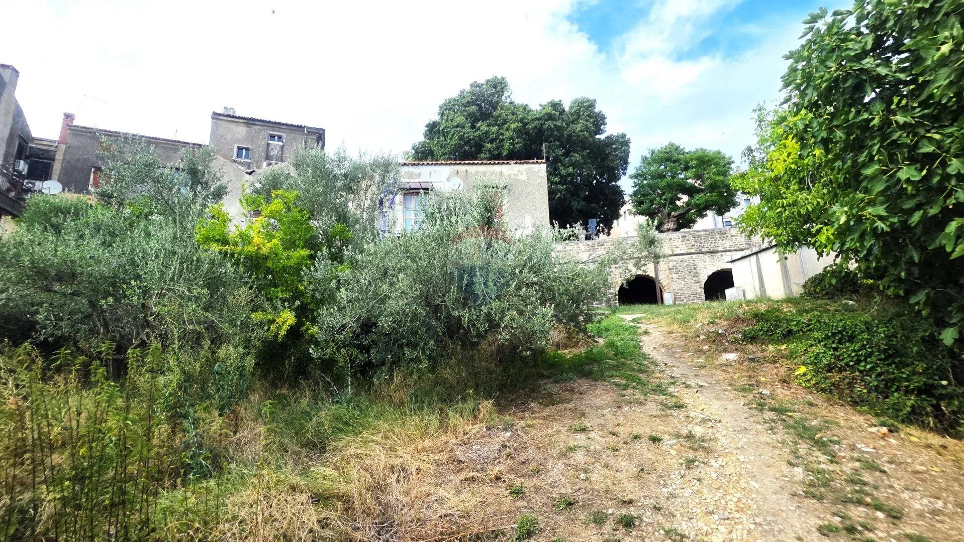 Istra,Buje-dvije kuće s dvorištem i pogledom na more - cover