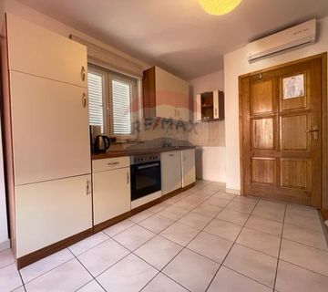 Otok Krk, grad Krk, dvoetažni stan, 3S+DB, 75 m2 - cover
