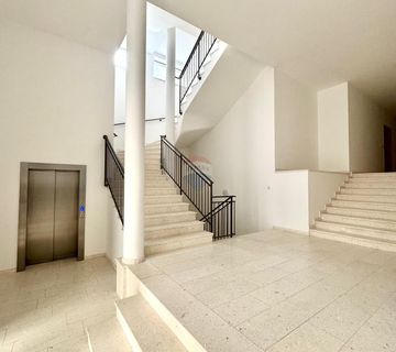 Novi Vinodolski- studio apartman sa prostranom terasom i pogledom na more - cover
