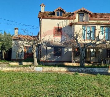 Istra,Pula-kuća s garažom,okućnica,za renoviranje - cover