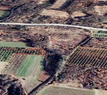 BARBAN, poljoprivredno zemljište uz asfaltiranu cestu - cover