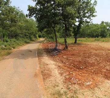 Istra, Grožnjan okolica, lijepa građevinska parcela - cover