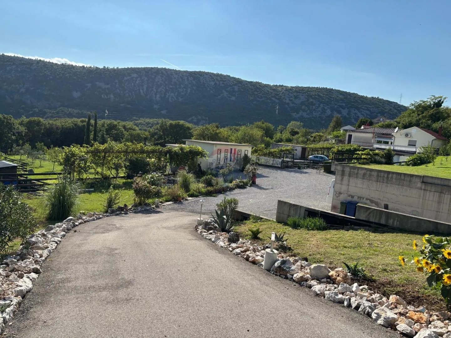 Bribir, dvije kuće na imanju od 3500m2 - cover