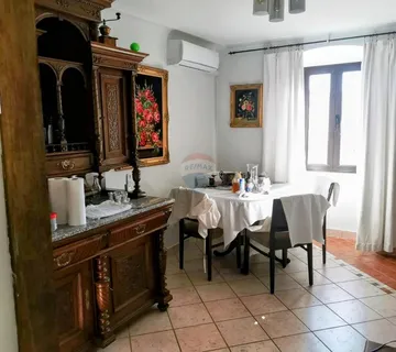 Bakar, prizemlje i kat kuće, 90m2, terasa 10m2, najam - cover