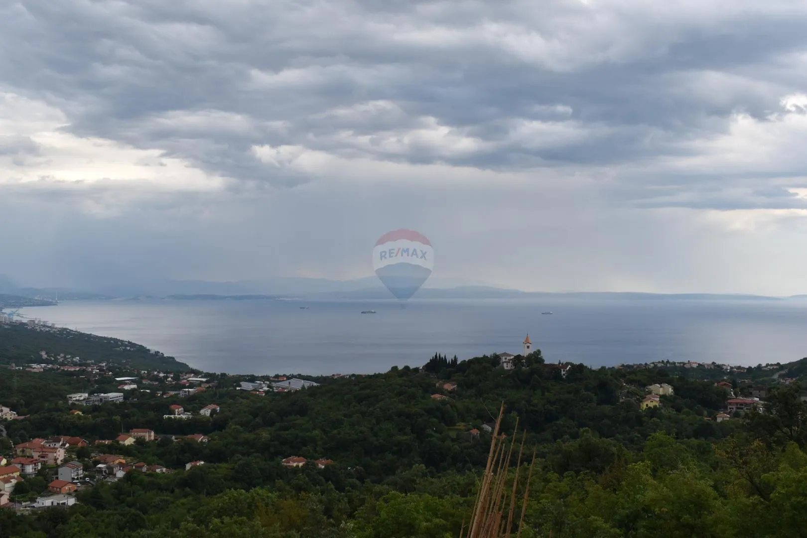 Stan s panoramskim pogledom - Rukavac - cover