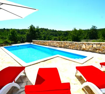 Istra, Rovinj, 9km, prizemnica s bazenom na 490 m2 okućnice - cover