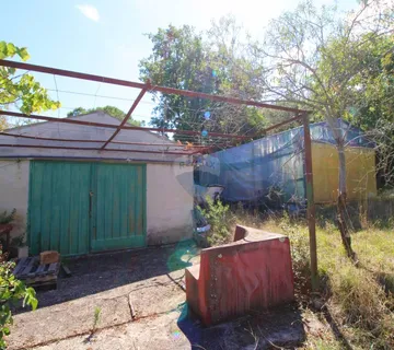 Rovinj,Salteria 10500m2 uz građevinsku zonu+2 legalizirana objekta,500m od mora - cover