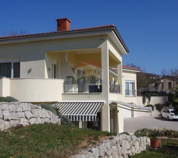 Moderna vila s bazenom iznad Ičića, lux - cover