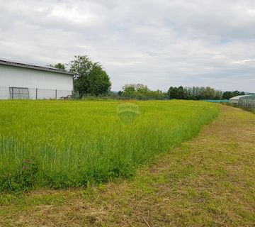 Bregana - građevinsko zemljište s putem 1.992 m2 - cover
