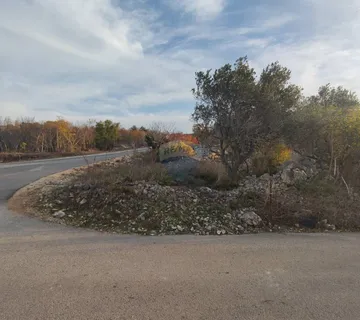 Otok Krk- Vrbnik, građevinski teren 1600m2 sa pogledom na more - cover