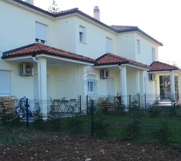 Rijeka, Škurinje, novogradnja - kuća u nizu s okućnicom - cover